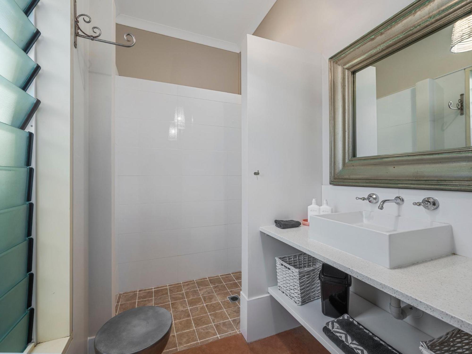 Shorebreak Studio Apartments Sapphire Beach Exterior foto